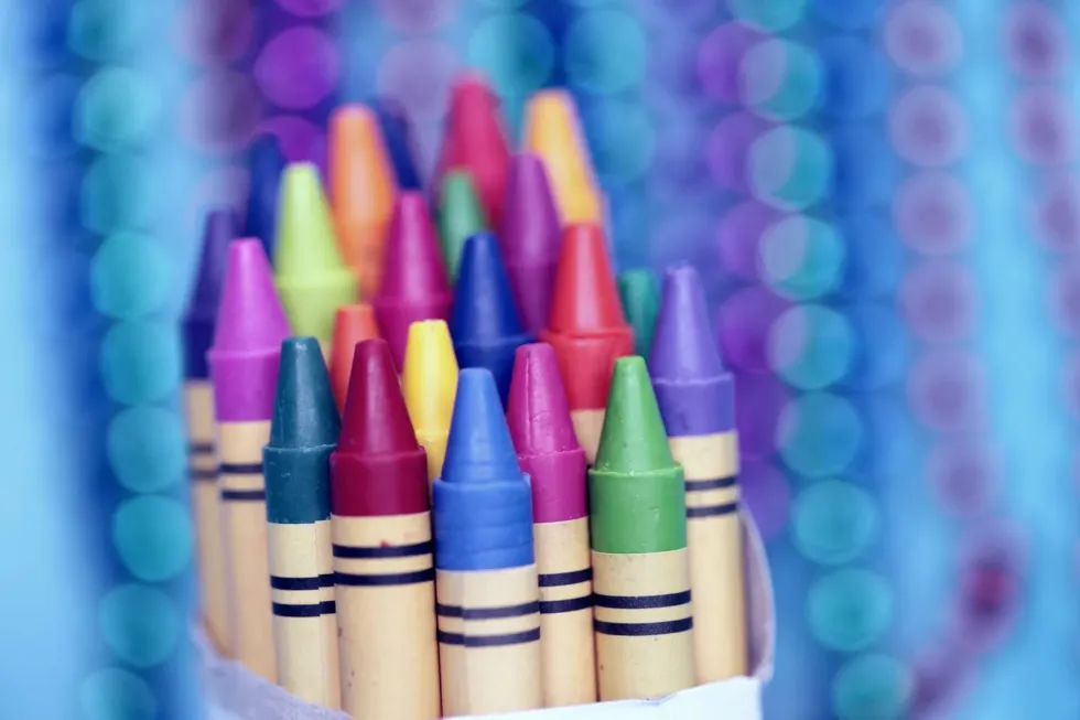 A pack of different colors of crayons.