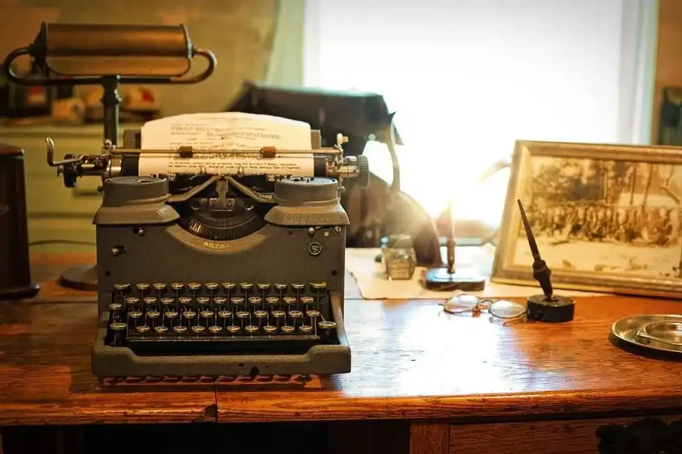 Alfred Noyes facts will tell you more about his poetry collection.