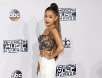 Ariana Grande posing for American Music Awards