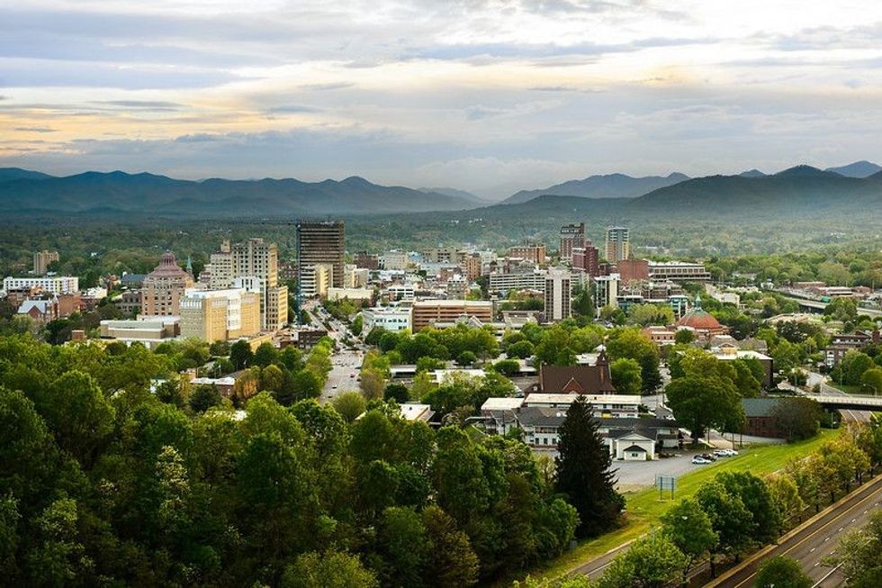 Asheville is one of the most beautiful cities with elegant and massive infrastructures. It has also got some fantastic tourist places to visit.
