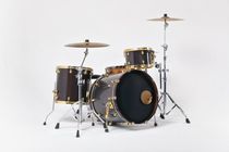 Bass drum kit with cinnamon and black with gold-plated fittings