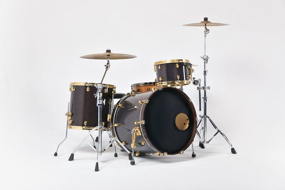 Bass drum kit with cinnamon and black with gold-plated fittings