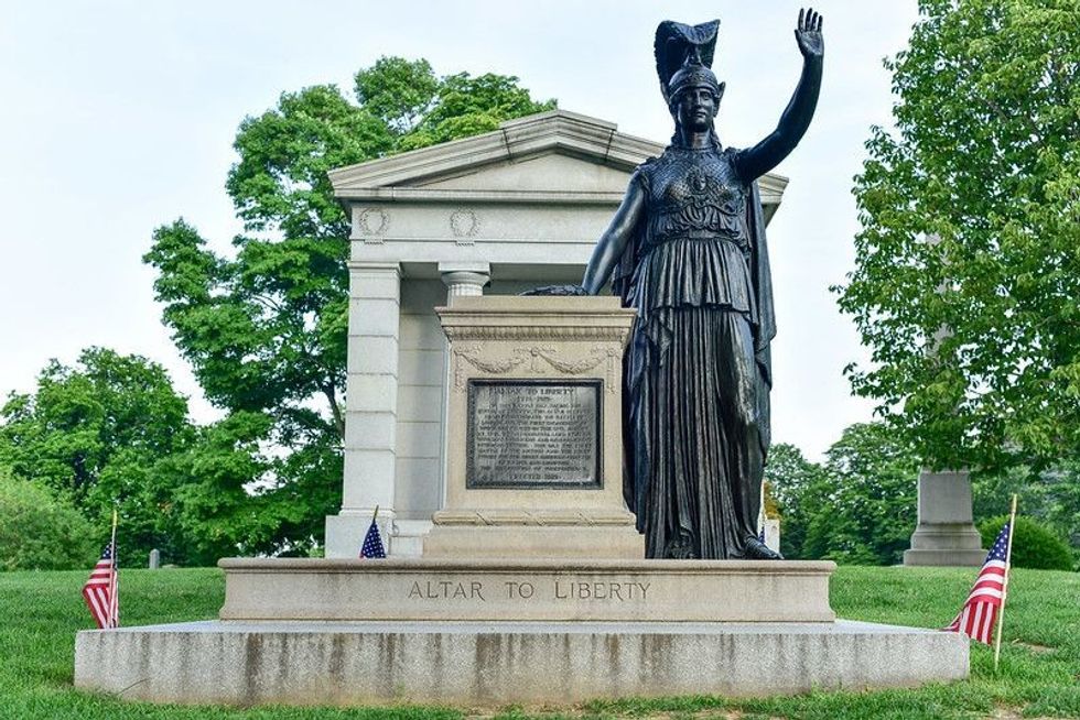 Battle of Long Island facts state that the US troops were around New York City, ensuring the city did not fall to the British troops.
