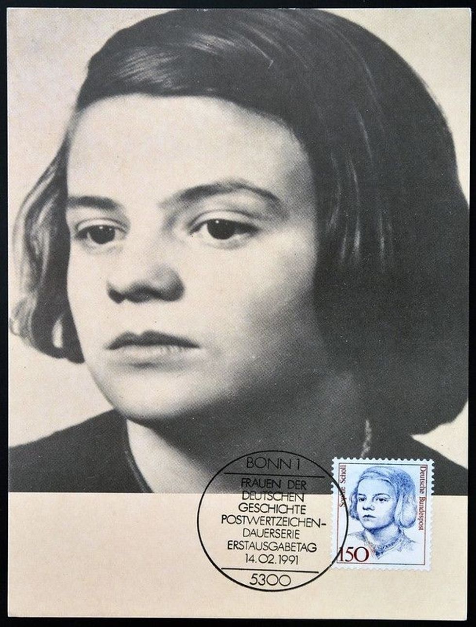 Black and white picture of Sophie Scholl