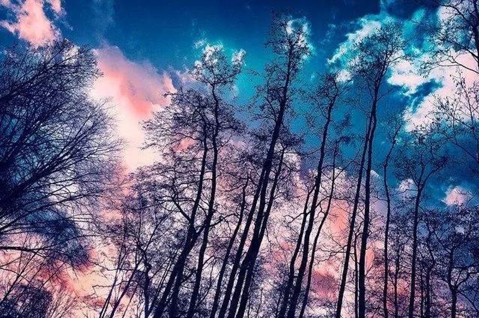  blend of colors blue and violet creates indigo