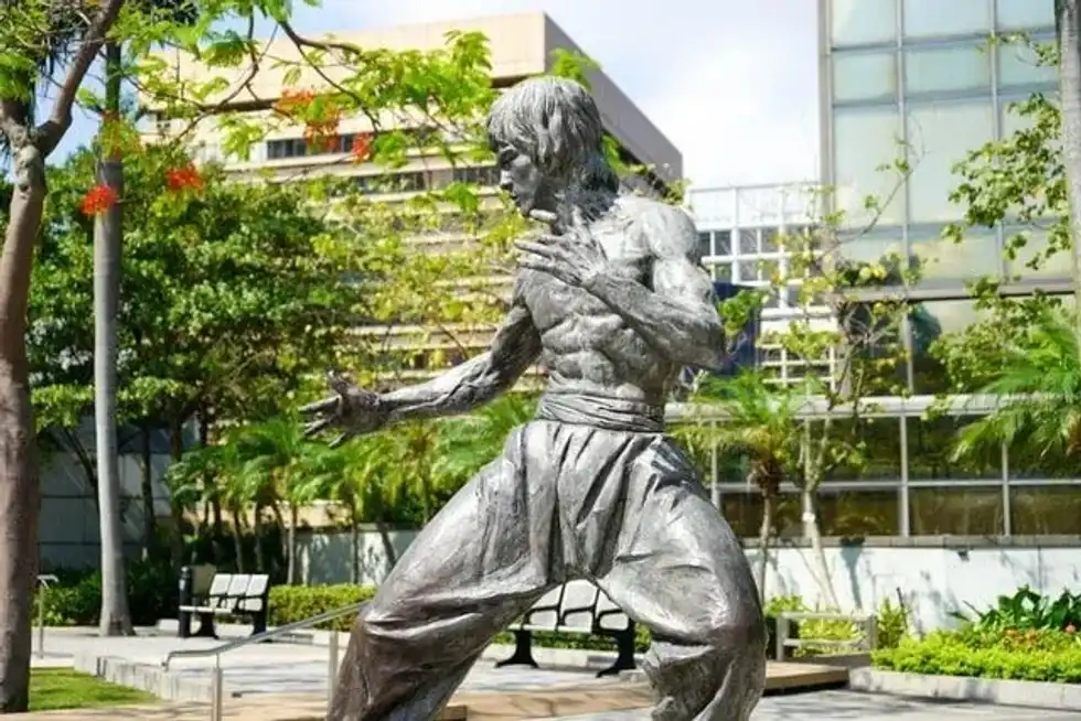 Bruce Lee facts will tell you about all the accomplishments he managed in his young life.