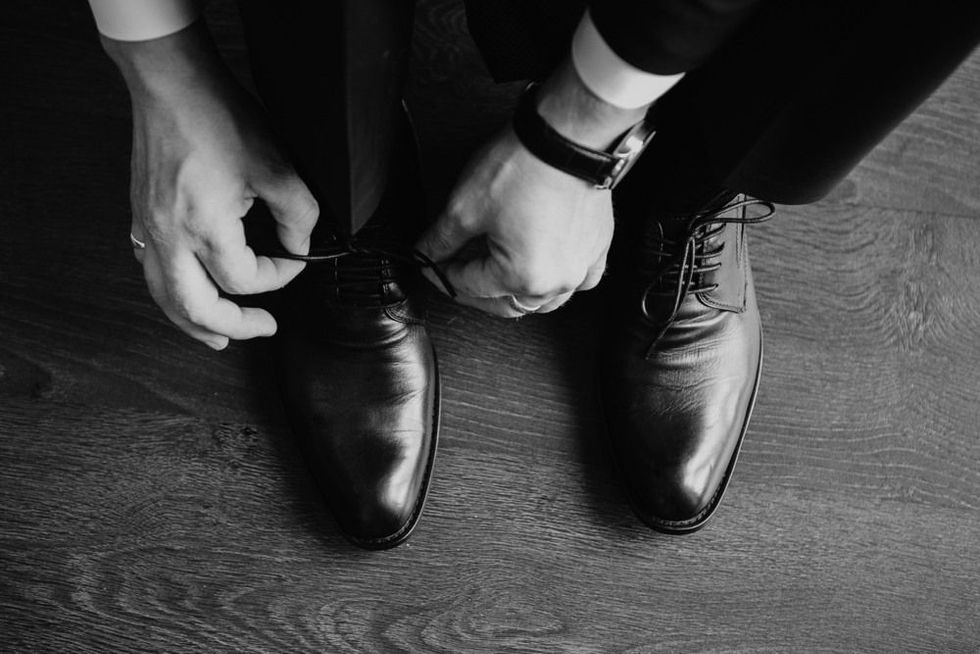 Business man dressing up with classic, elegant shoes. 