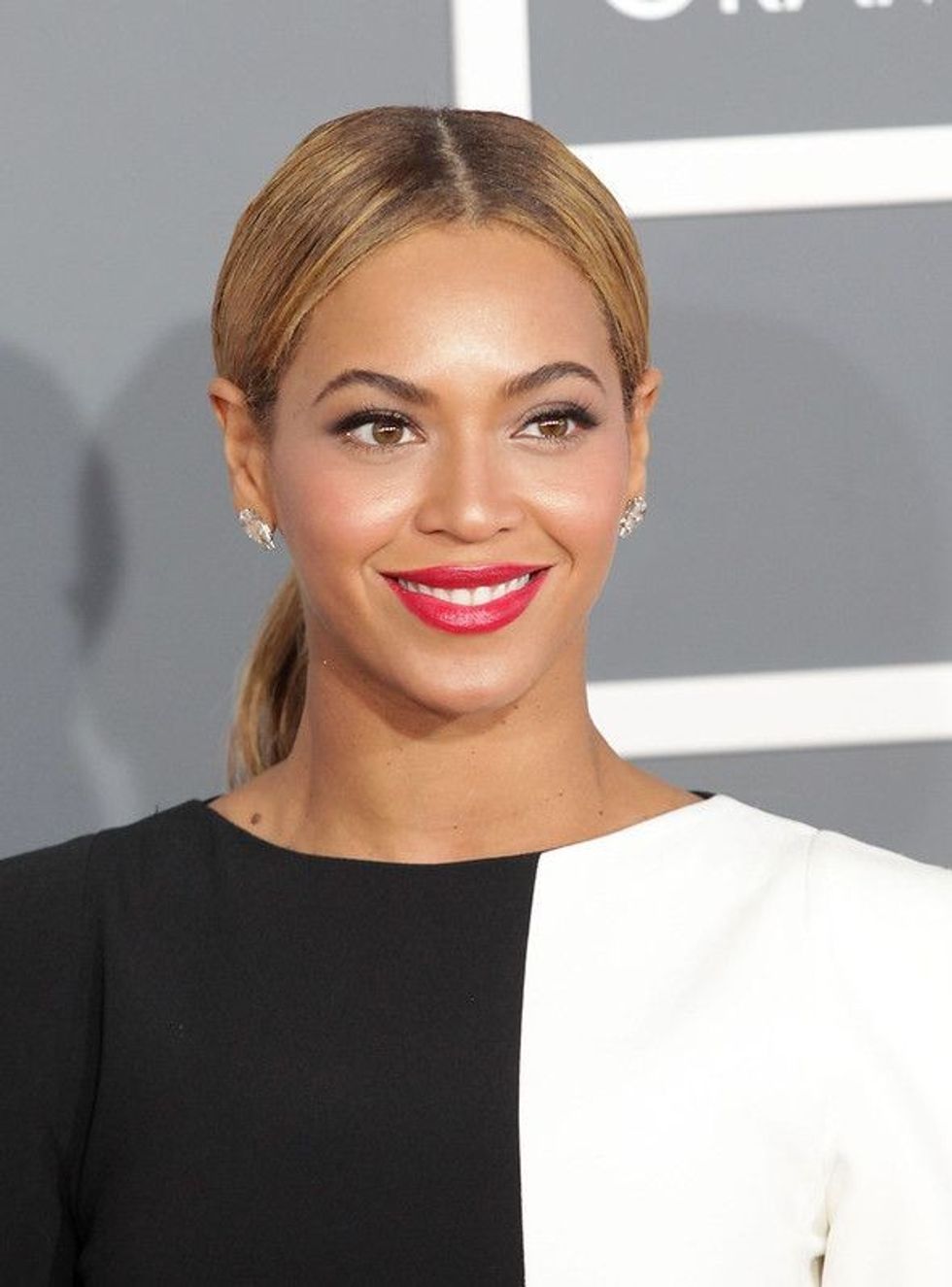 Candid picture of Beyoncé from an event.