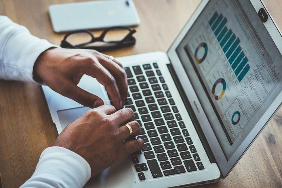 Check out the interesting economics quotes that will get you thinking.