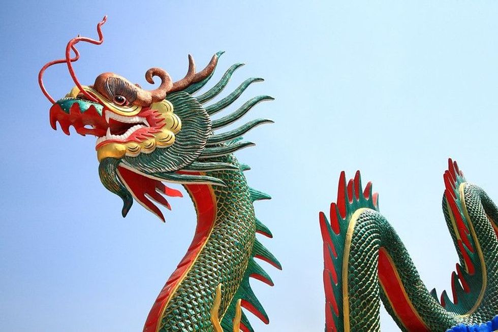 Chinese dragon statue with clear sky.