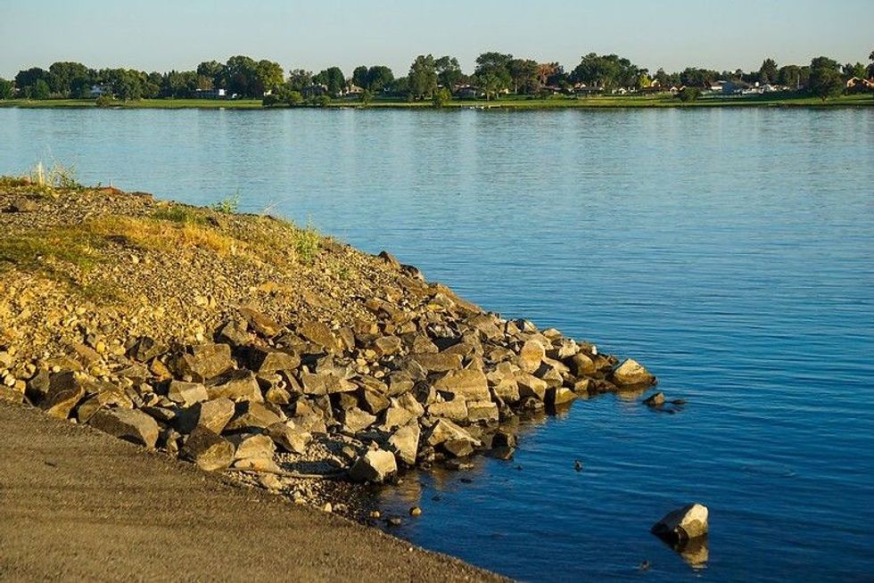 Columbia River in Washington State with Pasco shoreline 