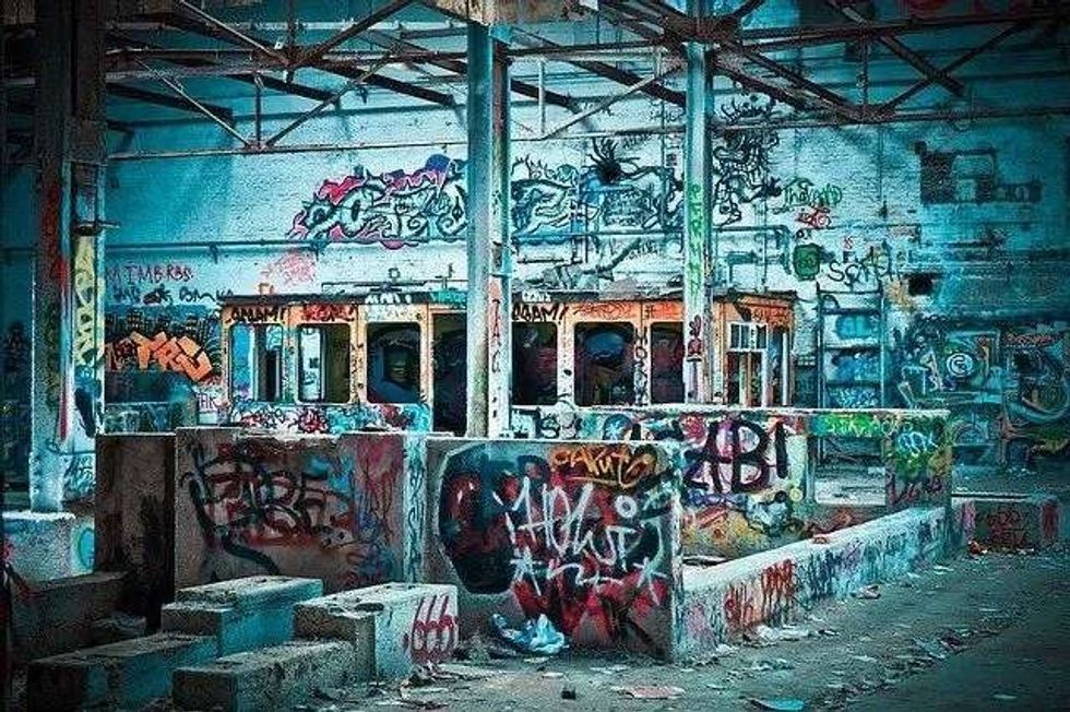Contemporary graffiti is described as ornamental graphics
