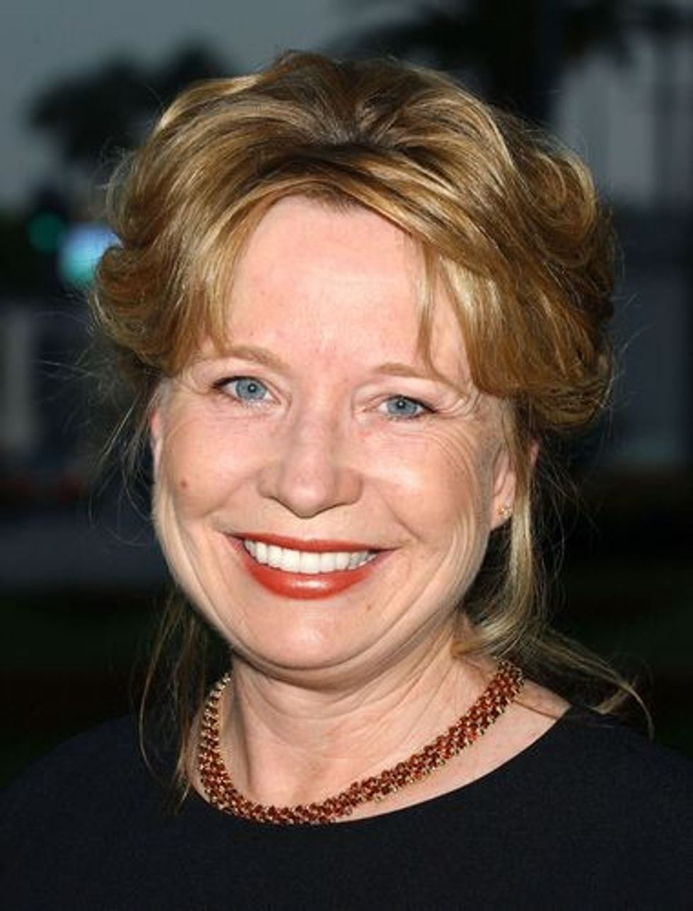 Debra Jo Rupp is one the most versatile artists that have been around in the history of performing arts.
