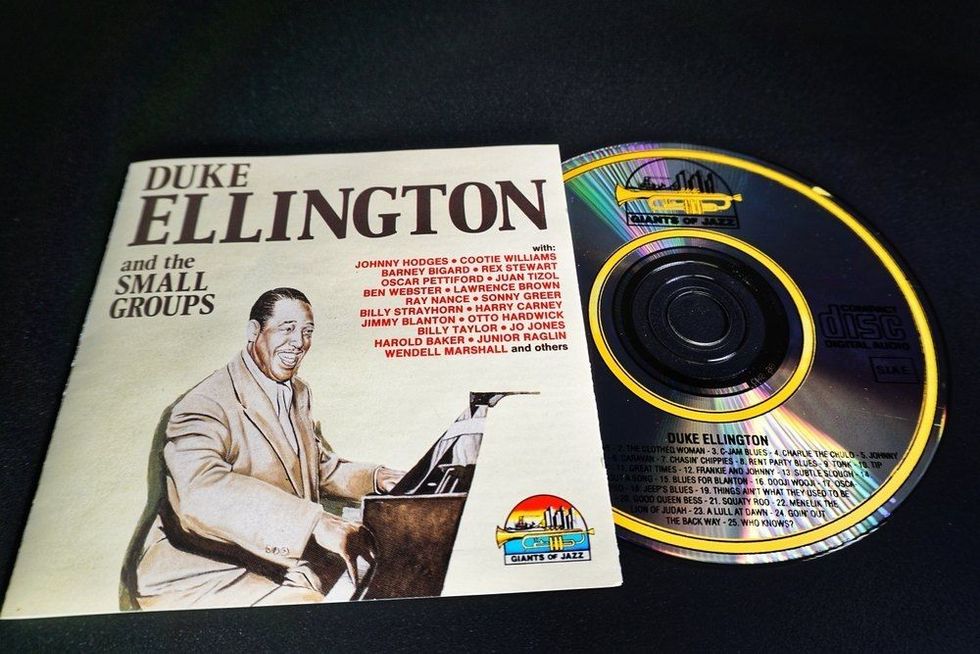 Detail of the cover and cd of the Giants of Jazz series, Duke Ellington and the Small Groups.