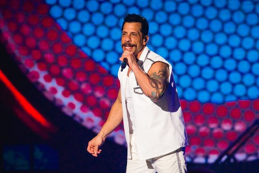 Discover all the fun facts about your favorite singer Danny Wood, his birthday, net worth, and more.