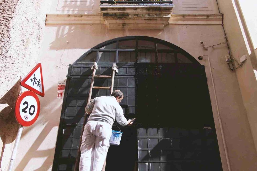 Discover interesting fun facts about why do painters wear white and how it helps them.