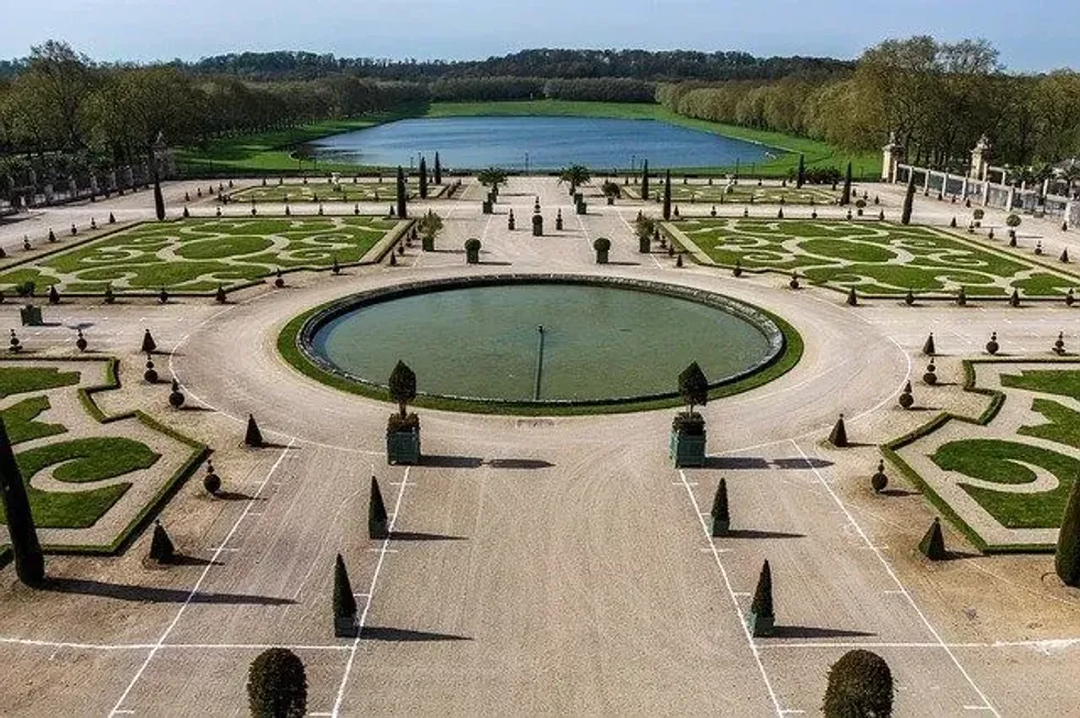 Discover interesting Gardens of Versailles facts here.