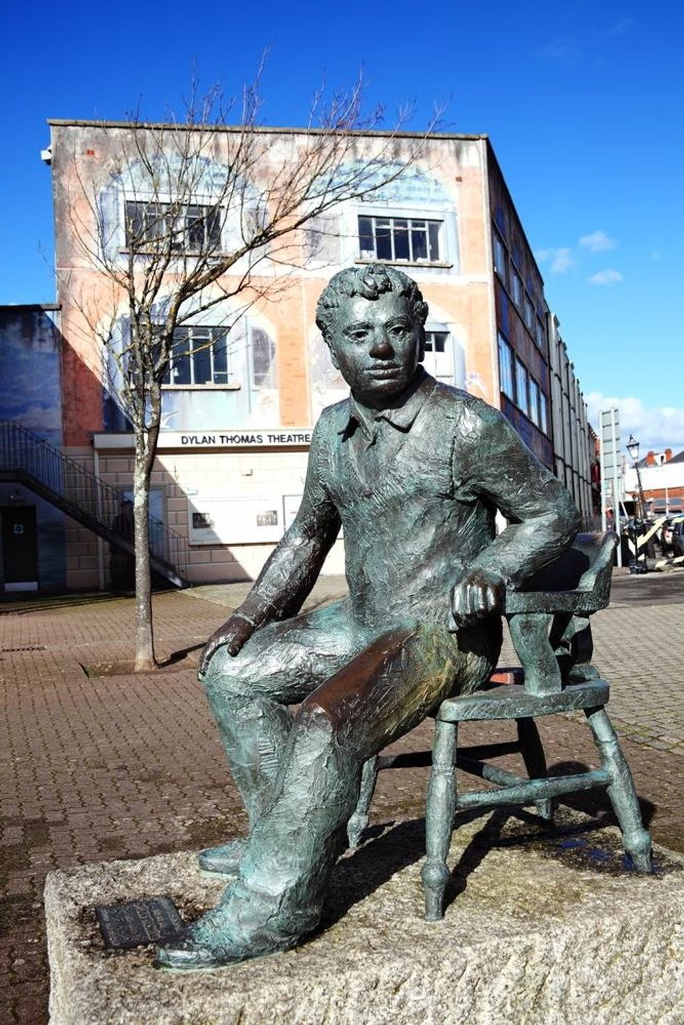  Dylan Thomas statue outside theatre