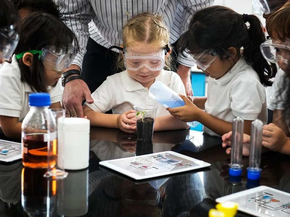10 Fun EYFS Science Experiments For Preschoolers | Kidadl