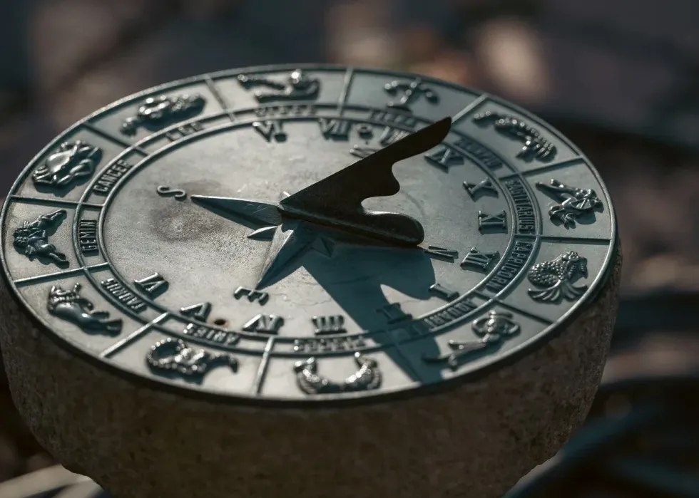 Facts about sundials talk about how the sunrise can help detect daylight hours.