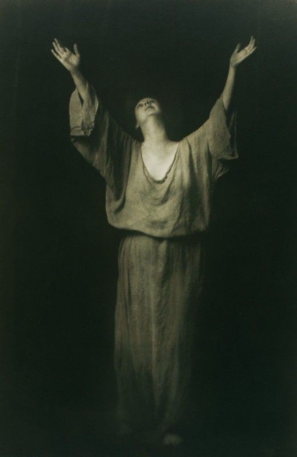 Famous choreographer, Isadora Duncan passed away on September 14, 1927, in Nice, France. She is remembered for her amazing dancing and performances.