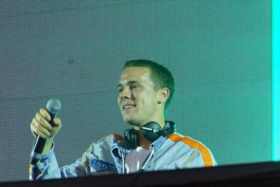 Felix Jaehn DJying at a performance in 2018.