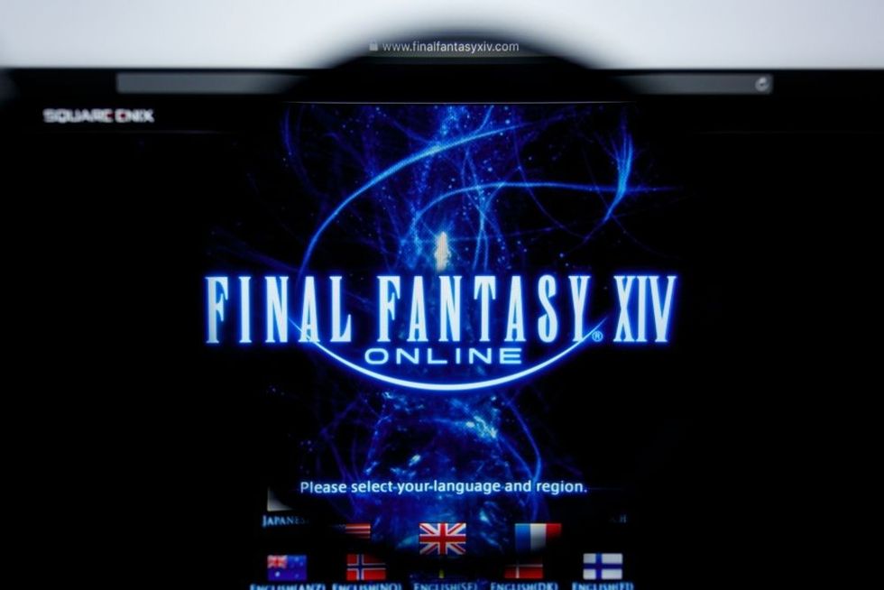 FINAL FANTASY XIV logo visible on display screen.