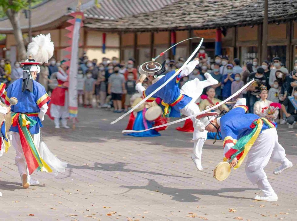 Seven Facts About Traditional Korean Dance That Are Absolutely Amazing ...