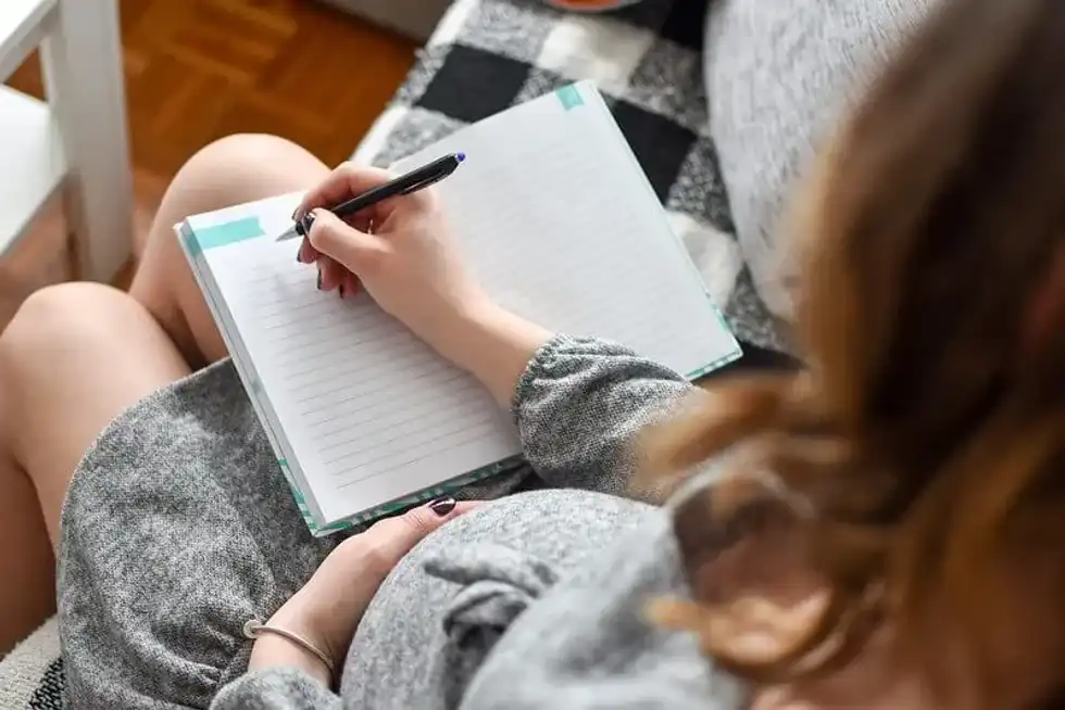 Future Parent Researching Top Baby Names Beginning With T