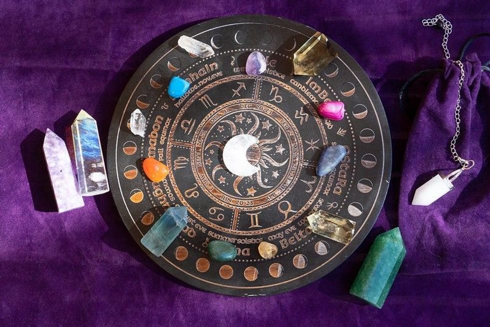 Gemstones for zodiac signes, minerals over life flower chart.