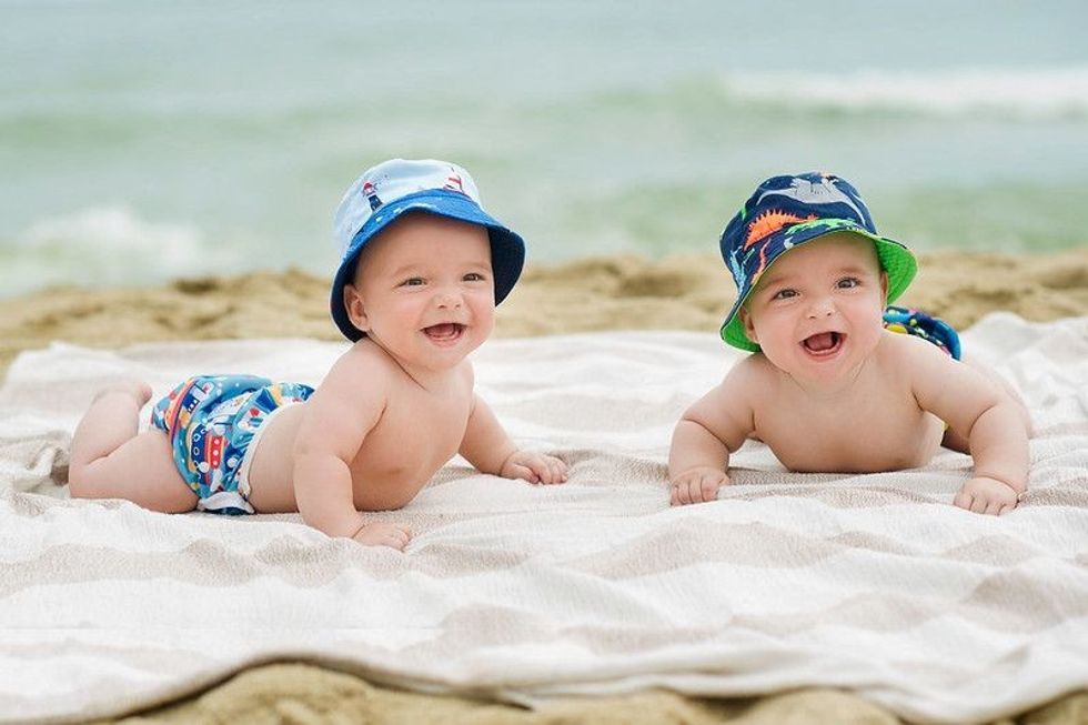 Half year twins rest on the seafront