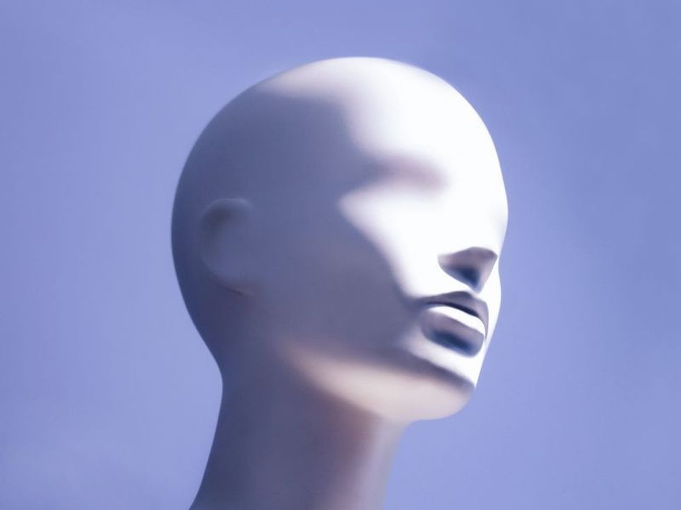 Head of a white mannequin on a blue background.