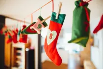 Here are Kidadl's suggestions for crafting your own advent calendar whether you want one with boxes or a hanging advent calendar.