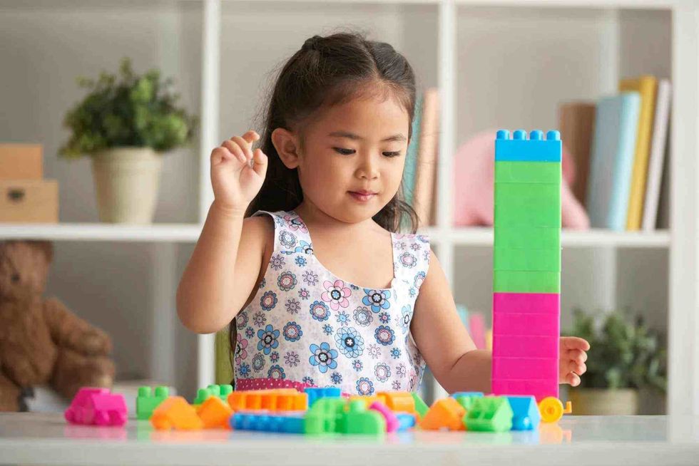 Here are some 100th-day project ideas for kindergarten.