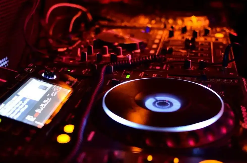 House music facts are great to learn for music enthusiasts.