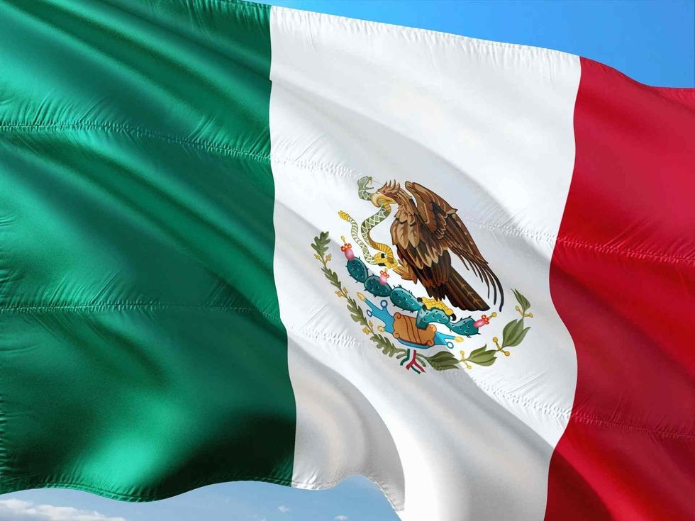 33 Facts About The Mexican Flag: Know More About Tricolor Official Flag