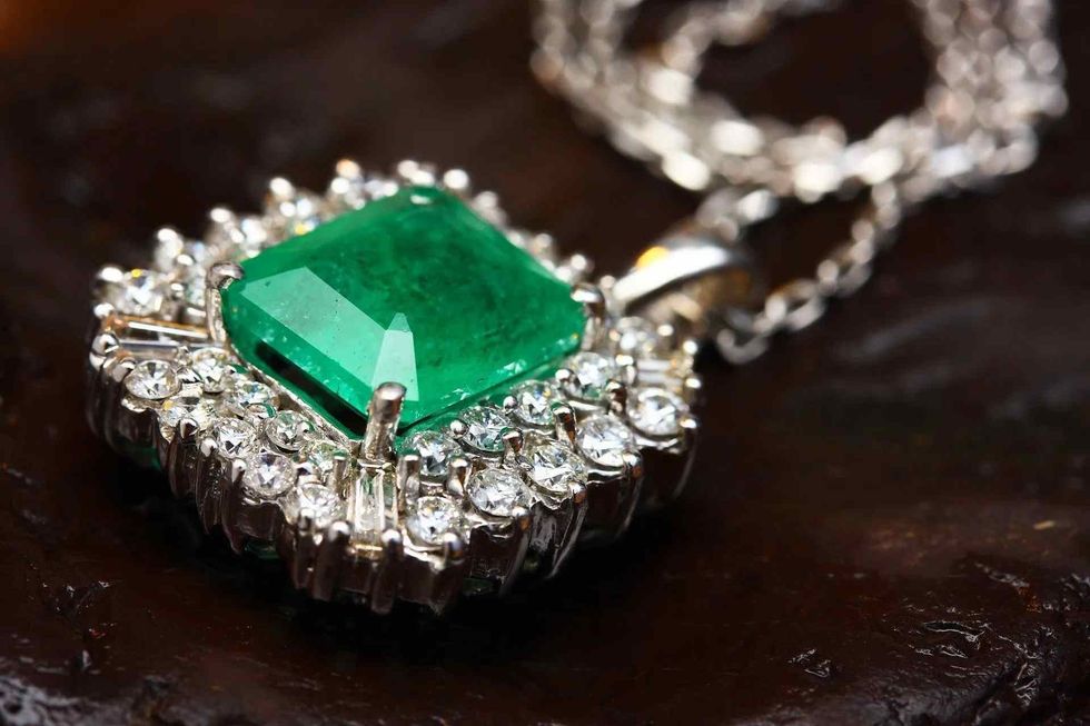 72 Emerald Facts For Kids To Learn About The Green Gemstone