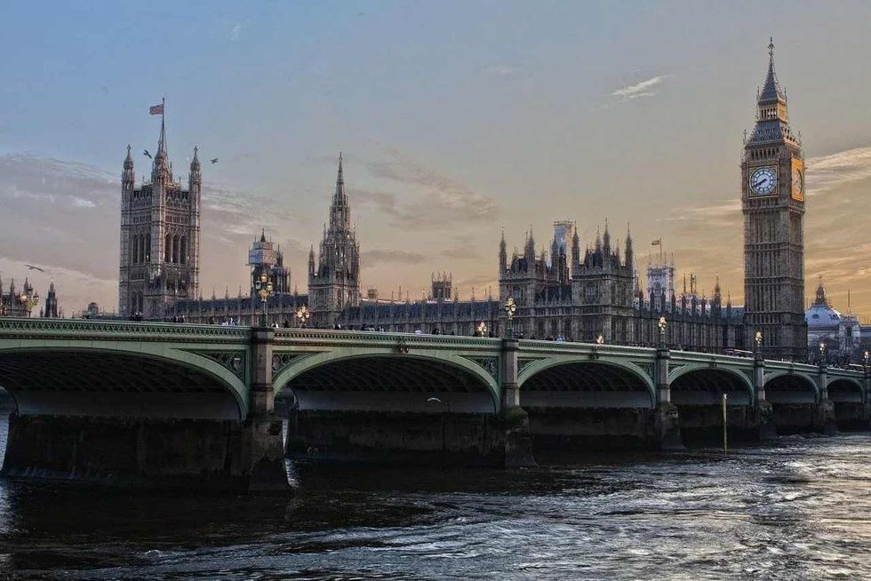 35 Facts About The River Thames That Will Drive You Round The Bend!