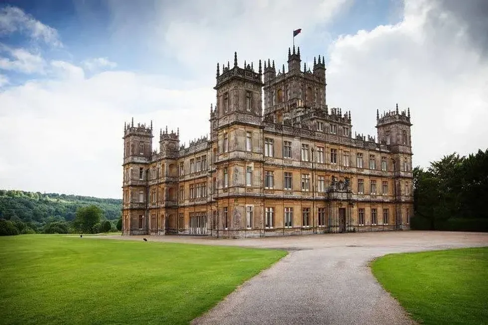 Explore The English Countryside On A Downton Abbey Tour! Buy Tickets