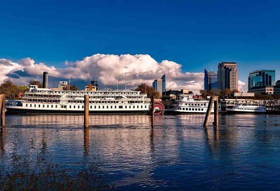Interesting facts about the longest river in California.