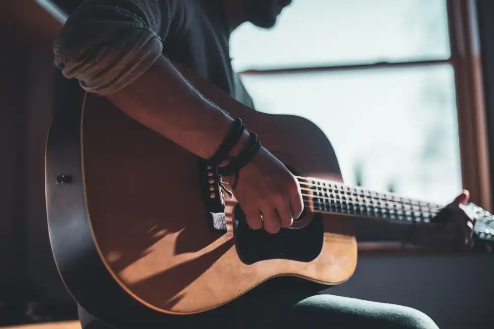 John Mayer facts will tell you more about his solo career as an acoustic music player.