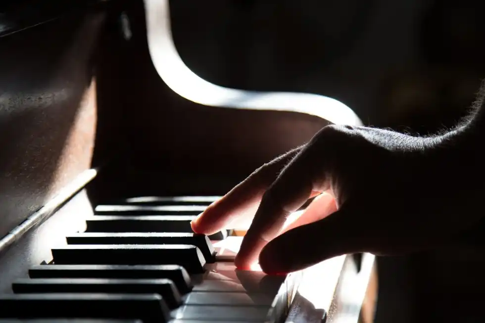 Keys of joy that voyages you to a magical illusion of heaven and peace, keep reading more about the Liberace Day .