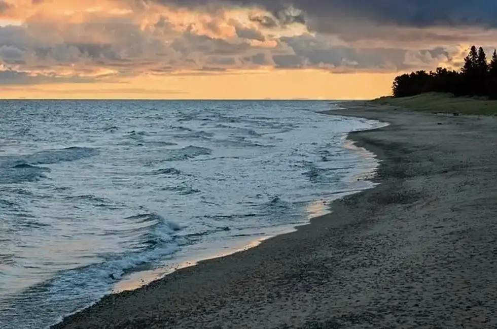 Lake Superior facts will help you know more about the lake's water volume and average depth.