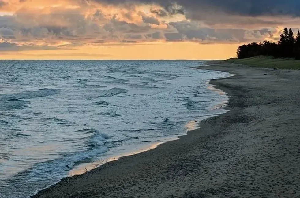 Lake Superior facts will help you know more about the lake's water volume and average depth.