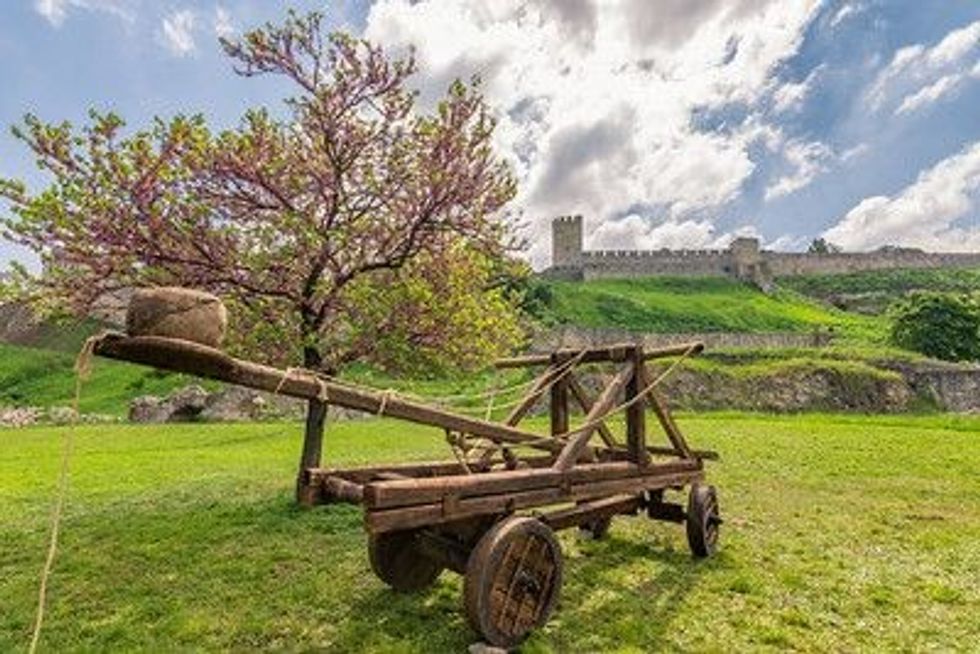 Learn all about the Roman weapon through interesting catapult facts.