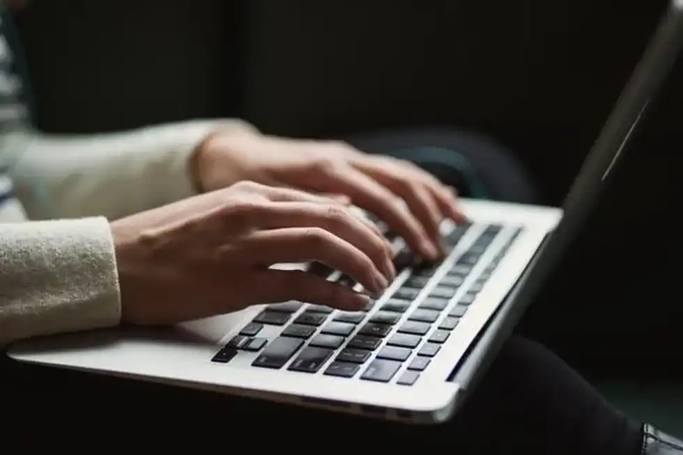 Learn interesting mixed-handedness facts here at Kidadl.