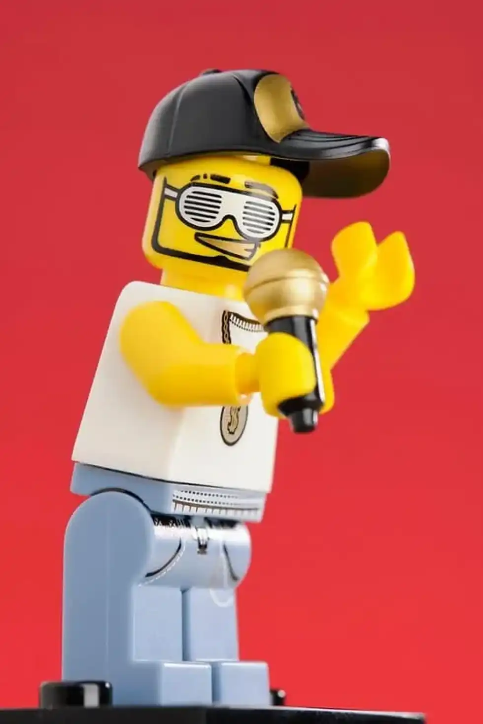 Lego man telling lego jokes
