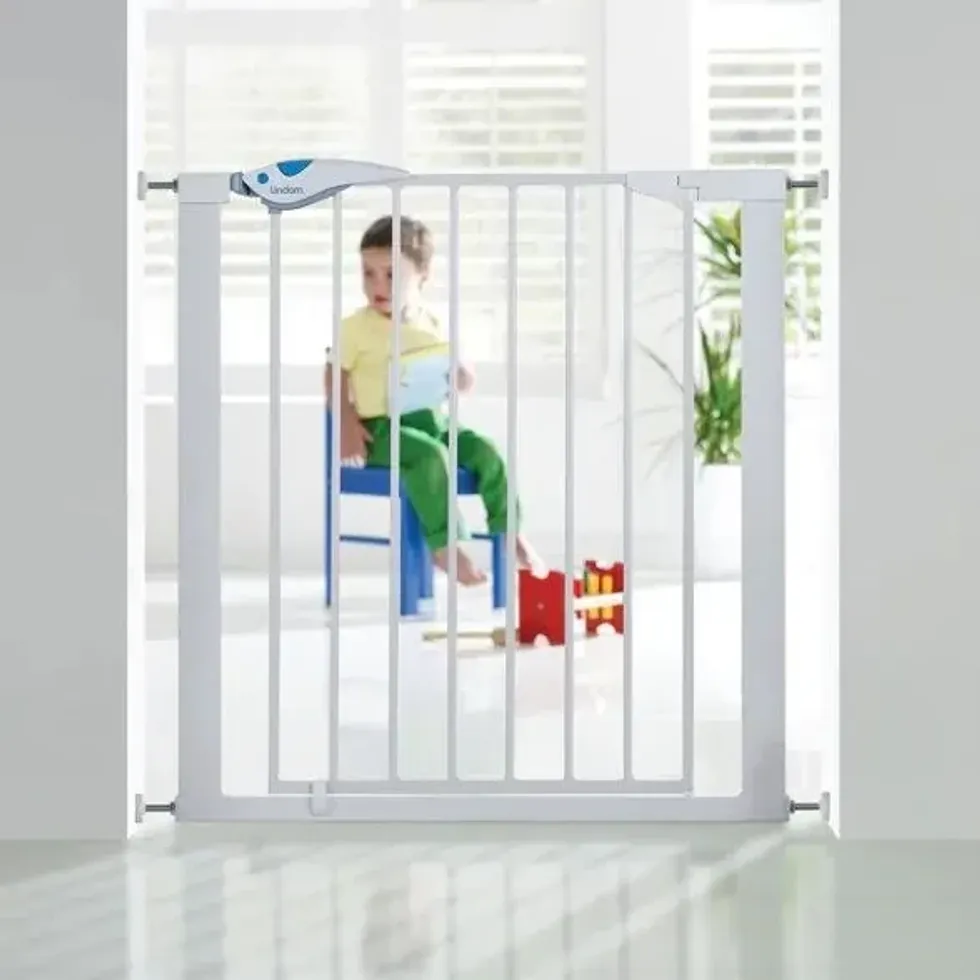 Lindam Easy Fit Plus Deluxe Extra Tall Safety Gate.