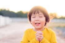 Little girl praying in the morning for thanksgiving day