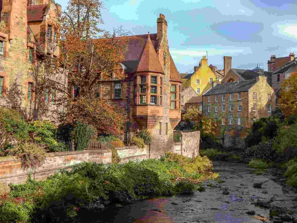 Look at some houses inside city of Scotland.